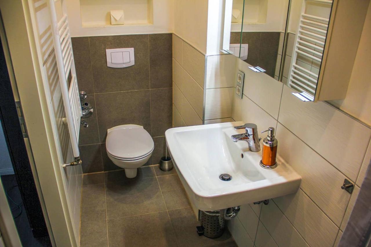 Exklusive 2 Zimmer Wohnung Mit Balkon In Top Lage! BRE Esterno foto